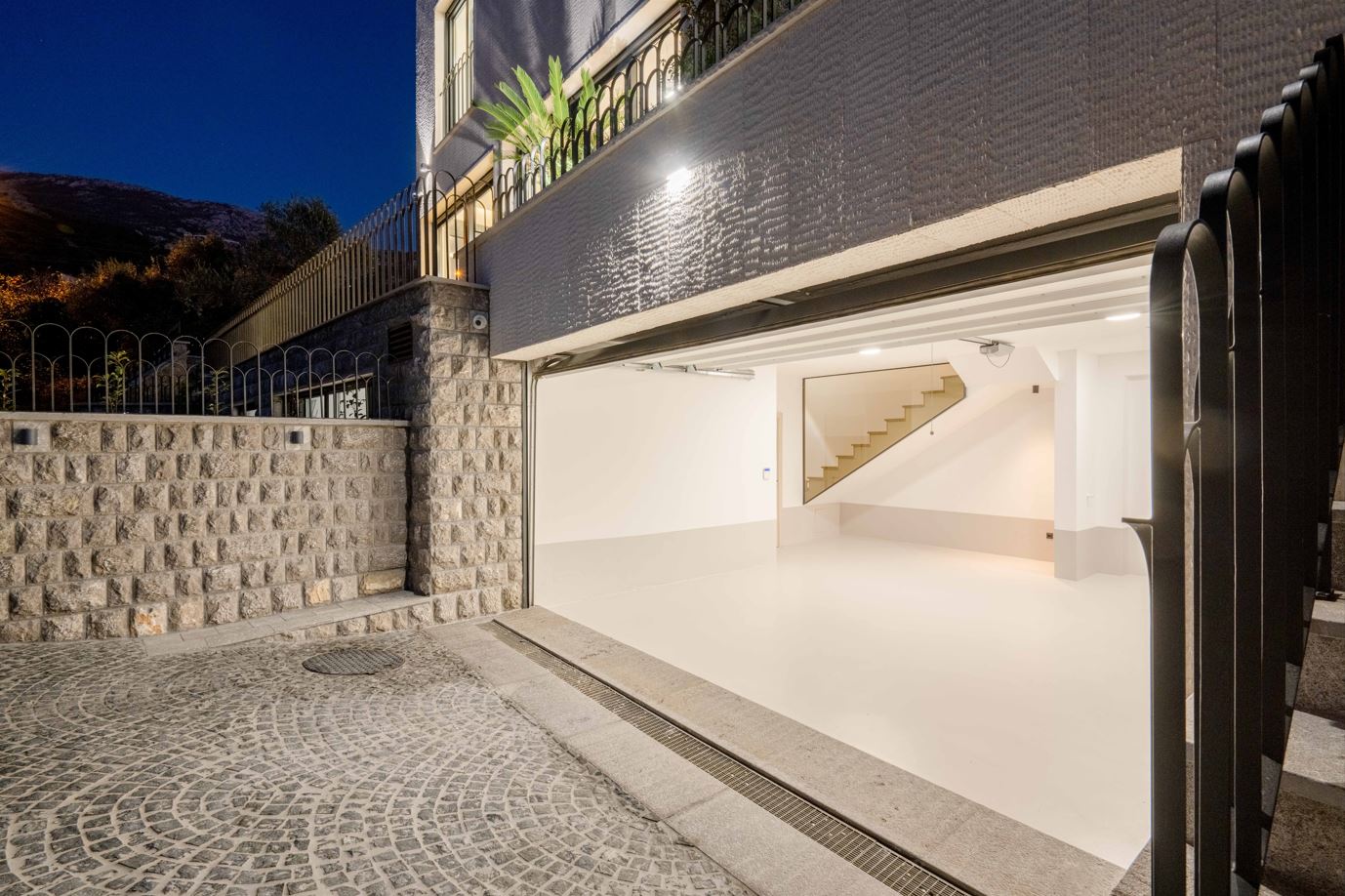 holiday home property Villa for sale With Gym And Jacuzzi In Budva Montenegro