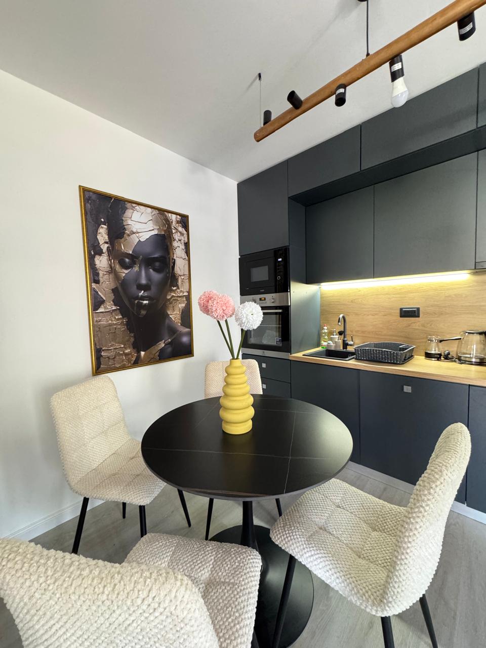 Newly Renovated 2 Bedroom Apartment In Podi