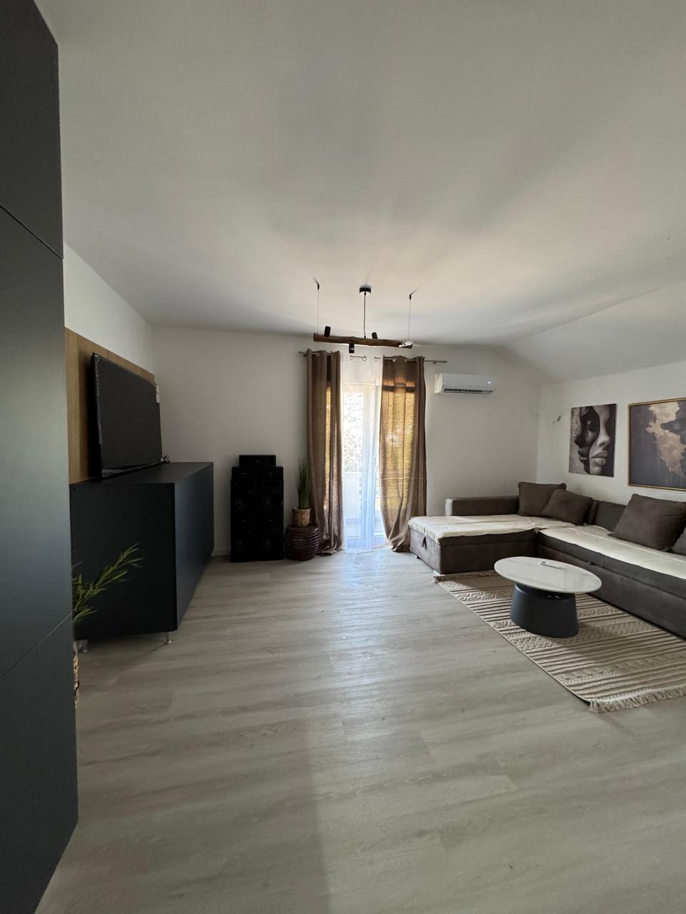 Newly Renovated 2 Bedroom Apartment In Podi