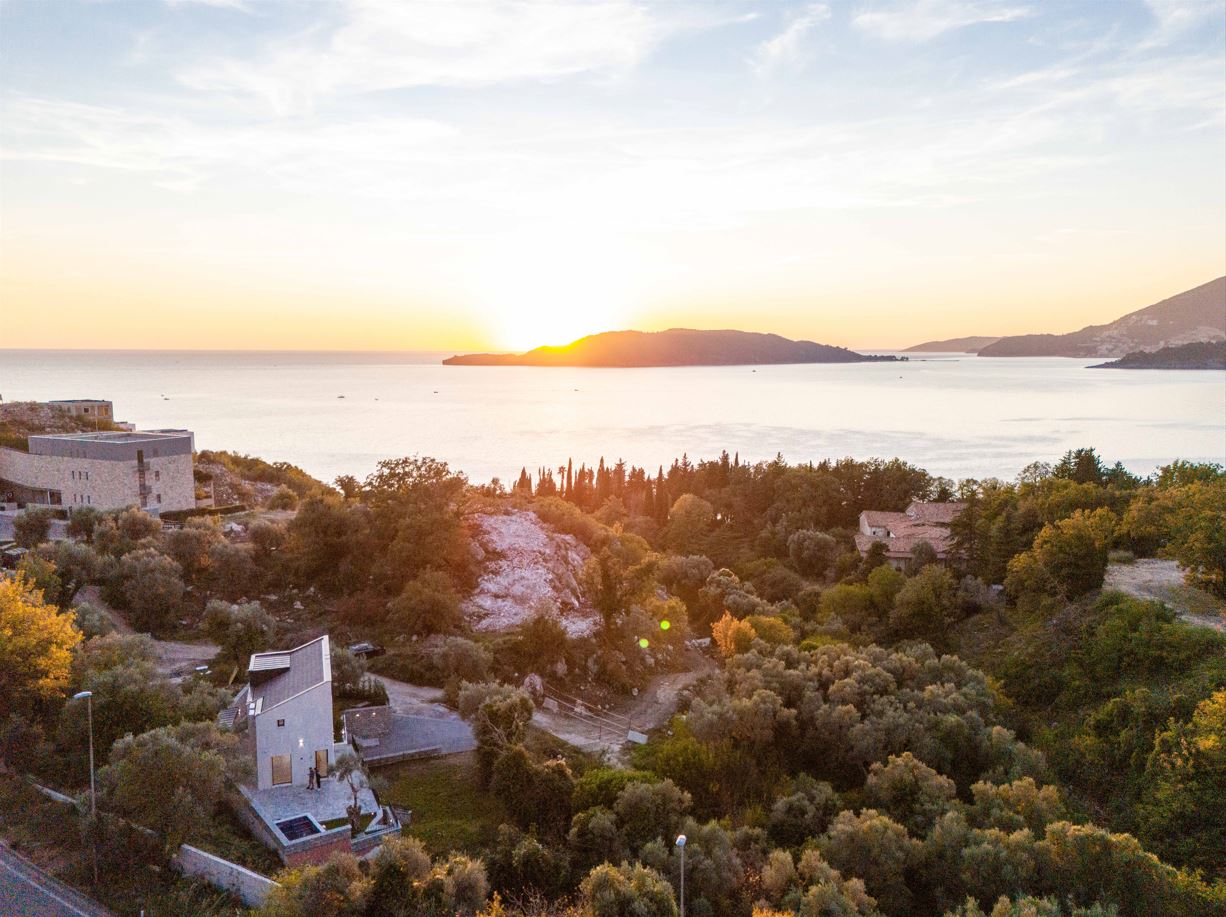 holiday home property Villa for sale With Gym And Jacuzzi In Budva Montenegro