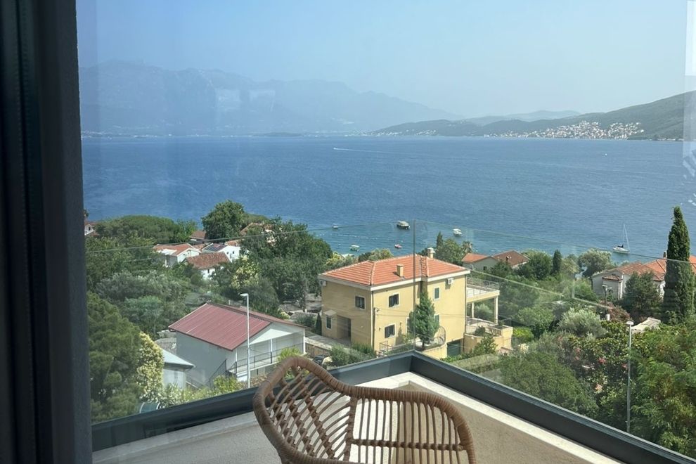 Flexible Dual-Unit Apartment in Djenovići With Sea View, Parking & Elevator