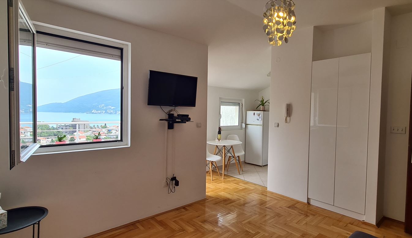 Studio Apartment With Large Terrace And Sea View Just 5 Minute Walk to Igalo Centre