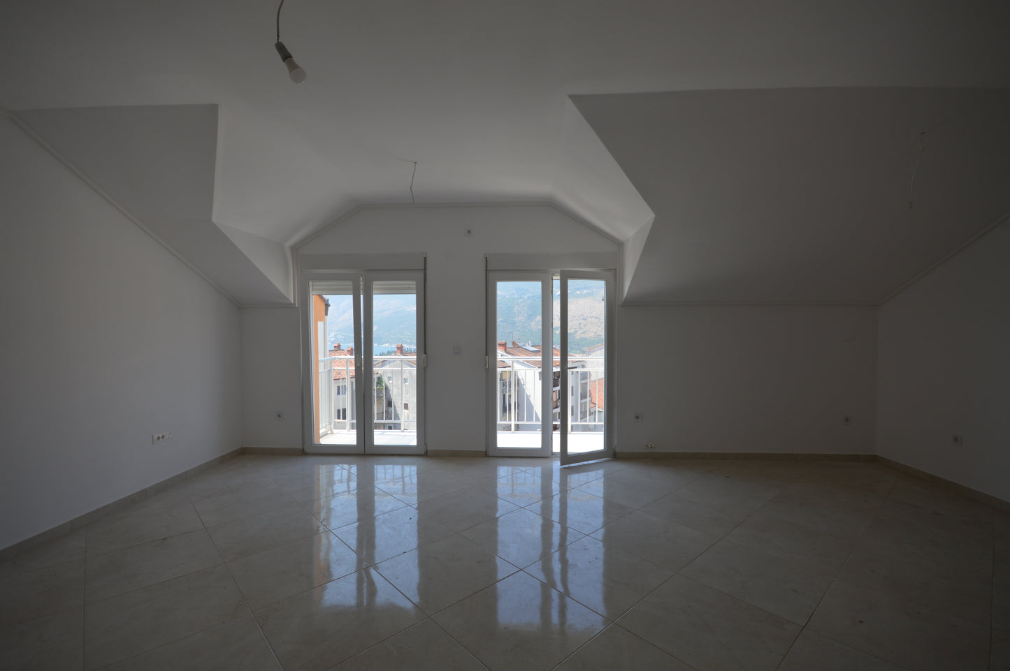 Large, Newly Renovated 2 Bedroom Apartment With Sea View In Gomila, Igalo