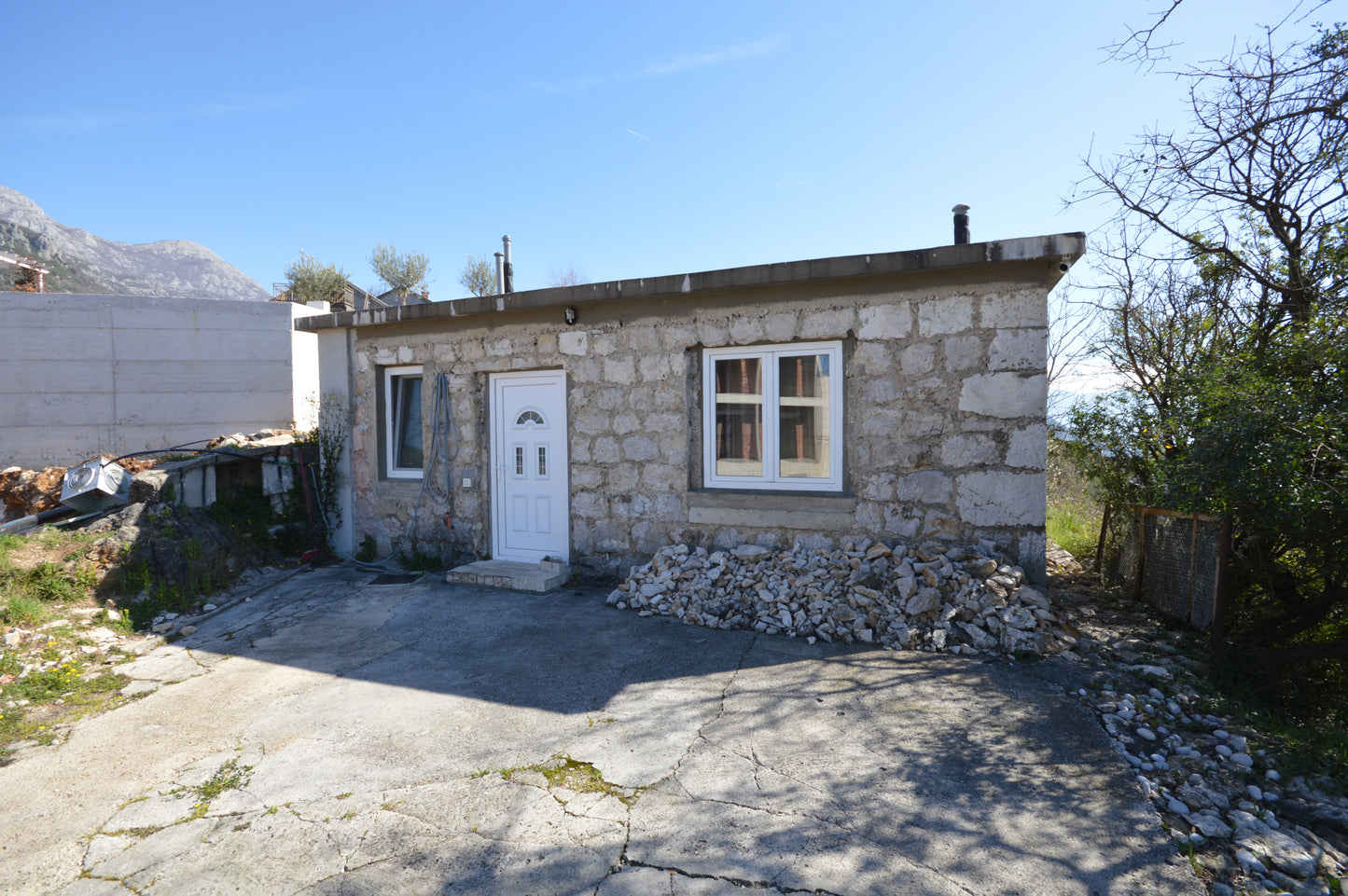 property house and plot of land for sale in podi with sea view