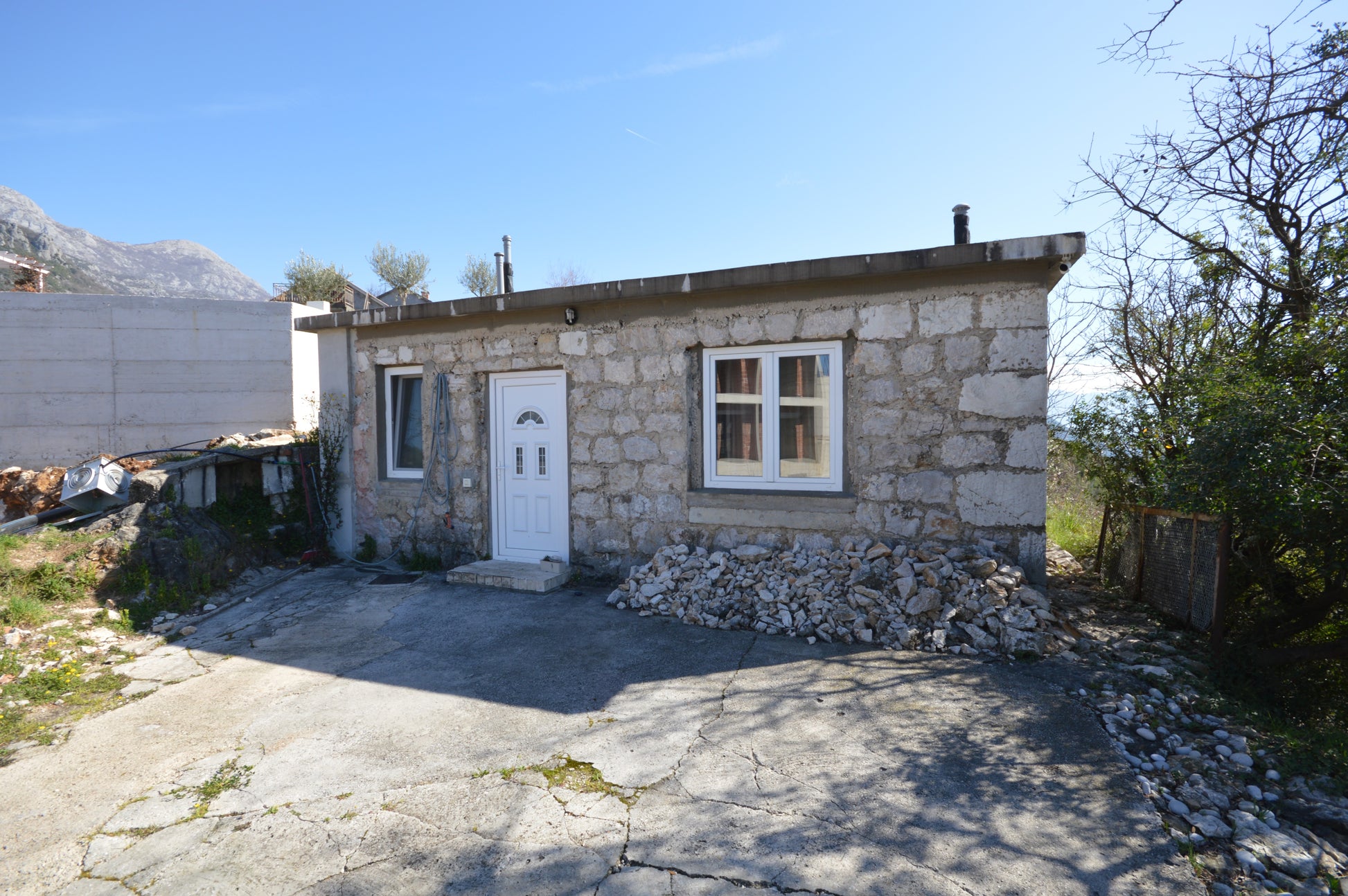 property house and plot of land for sale in podi with sea view