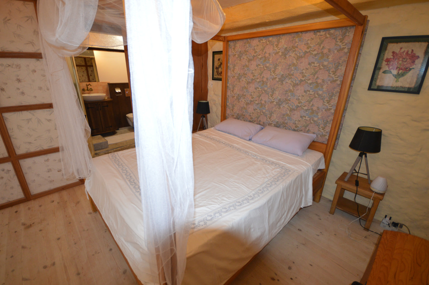 Large House In Kamenari With Studio Apartment, Parking & Garden