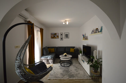 Spacious 2 Bedroom Apartment Close To The Sea In Djenovici