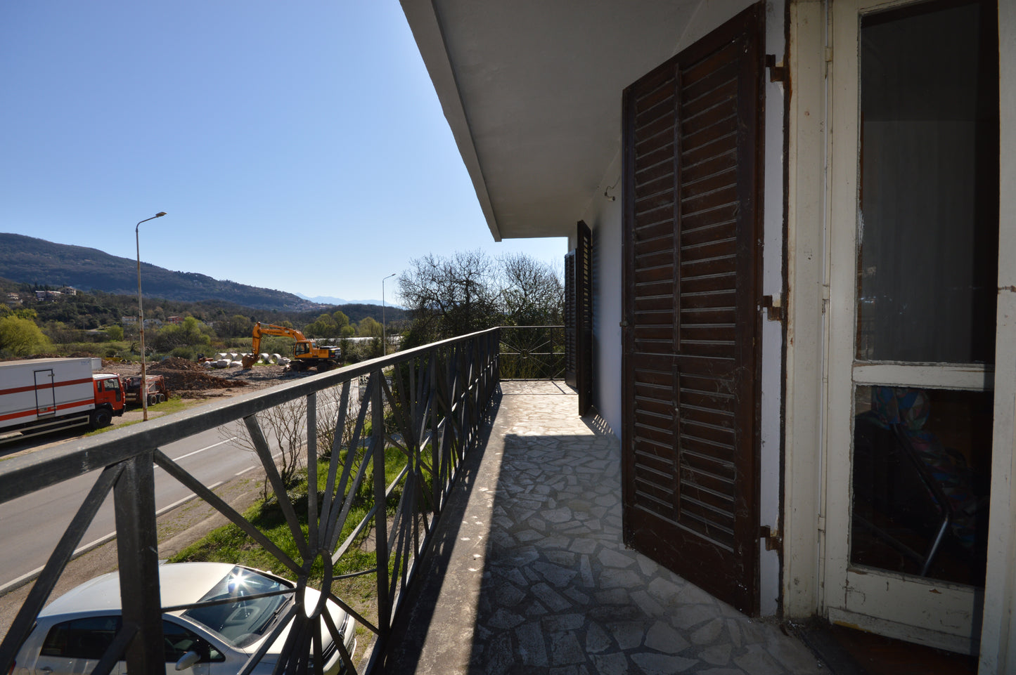house with garage parking in igalo