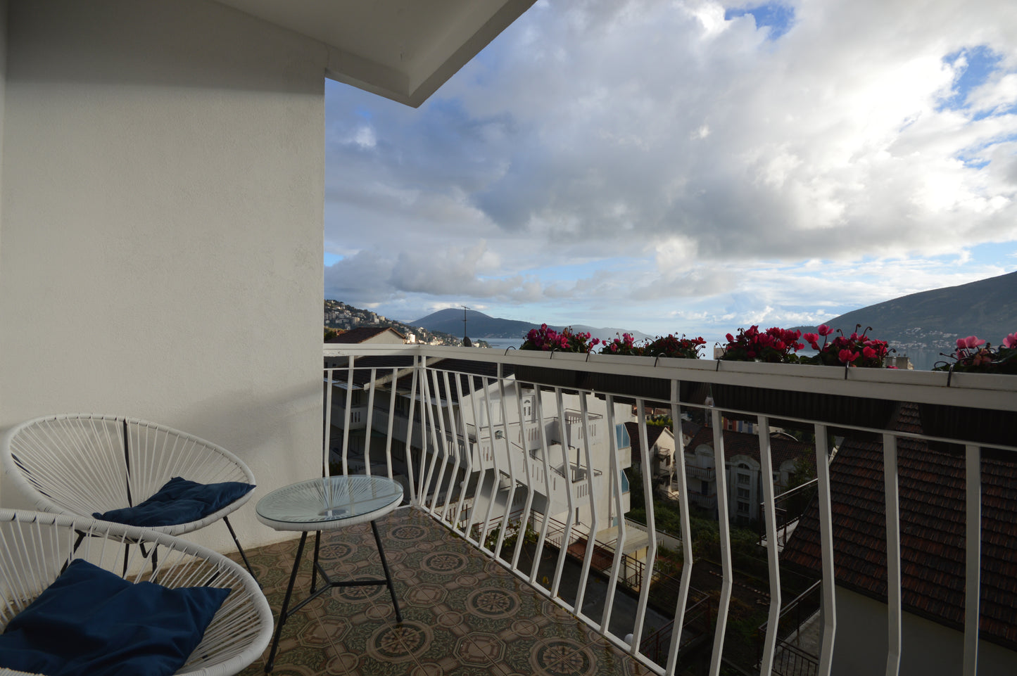 2 Bedroom Apartment With Sea View In Igalo