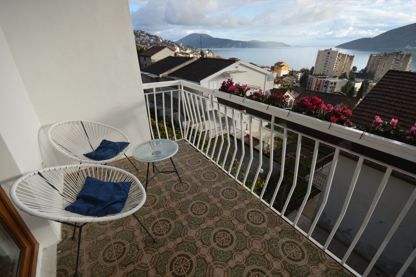 2 Bedroom Apartment With Sea View In Igalo