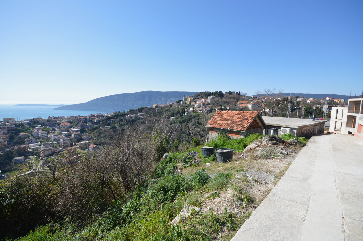 property house and plot of land for sale in podi with sea view
