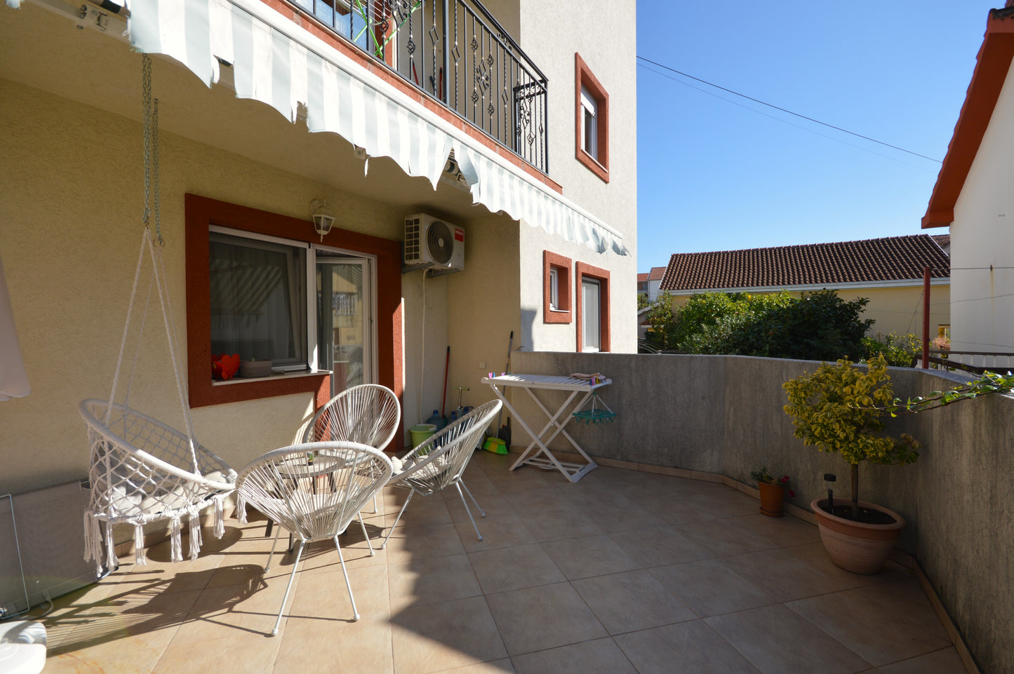 Spacious 2 Bedroom Apartment Close To The Sea In Djenovici