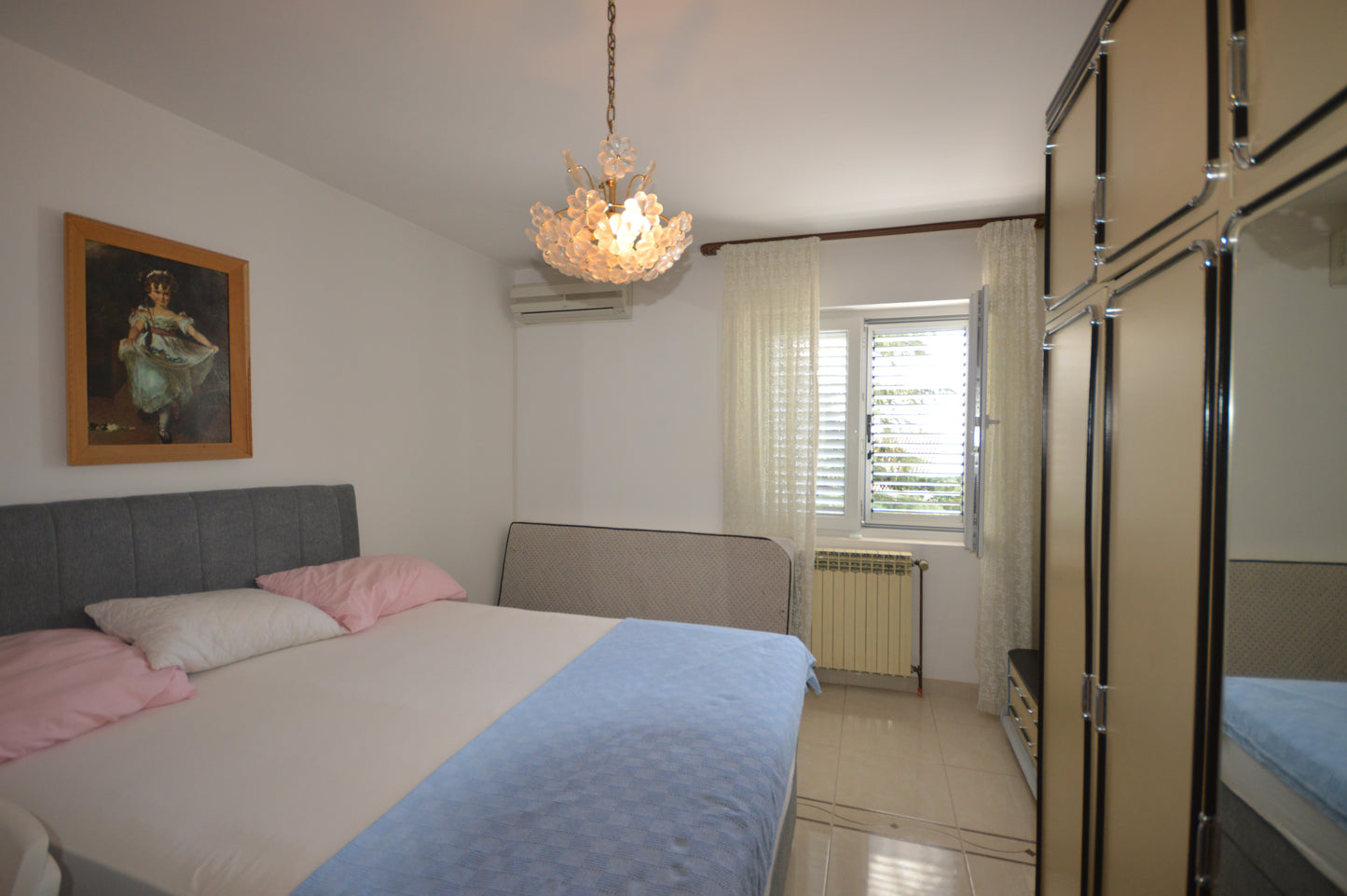 Large House With Studio Apartment & Sea View In Heart Of Igalo