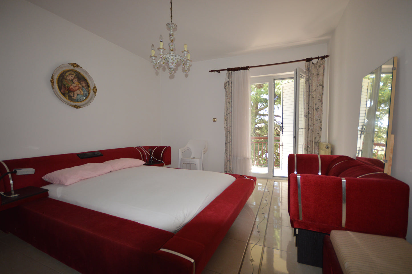 Large House With Studio Apartment & Sea View In Heart Of Igalo