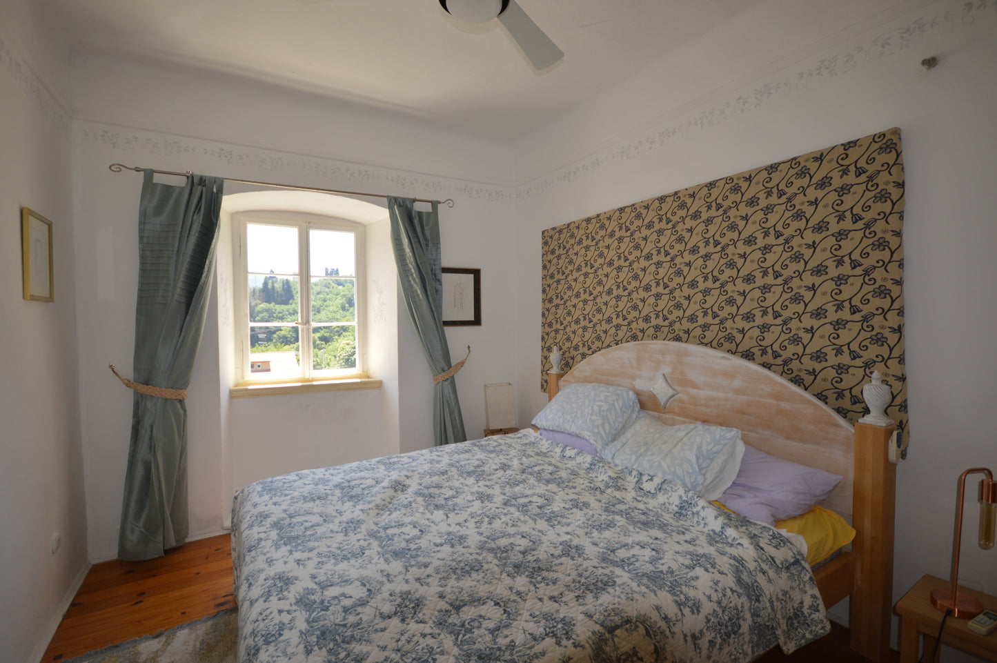 Large House In Kamenari With Studio Apartment, Parking & Garden