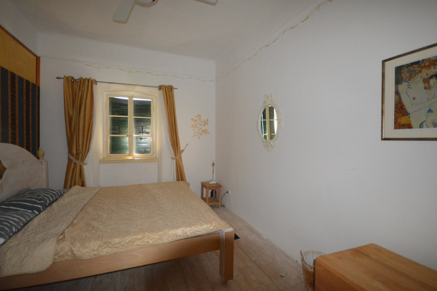 Large House In Kamenari With Studio Apartment, Parking & Garden