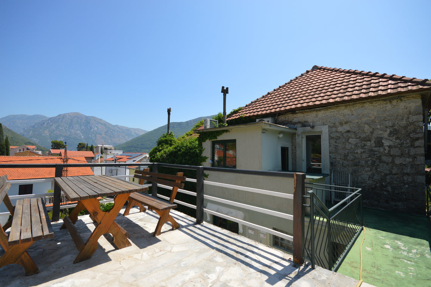 Large House In Kamenari With Studio Apartment, Parking & Garden