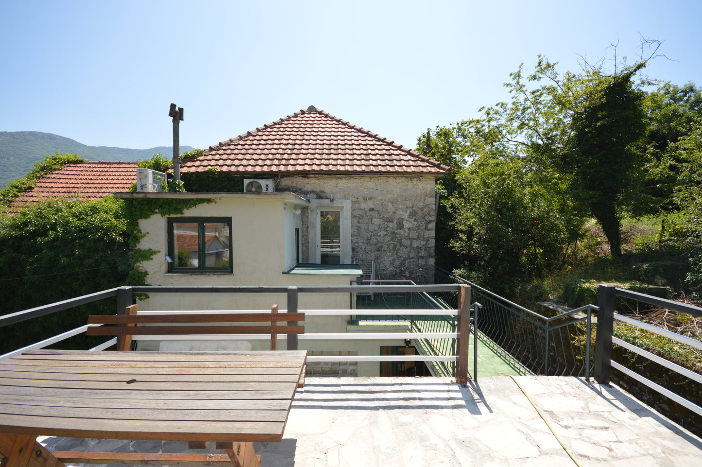 Large House In Kamenari With Studio Apartment, Parking & Garden