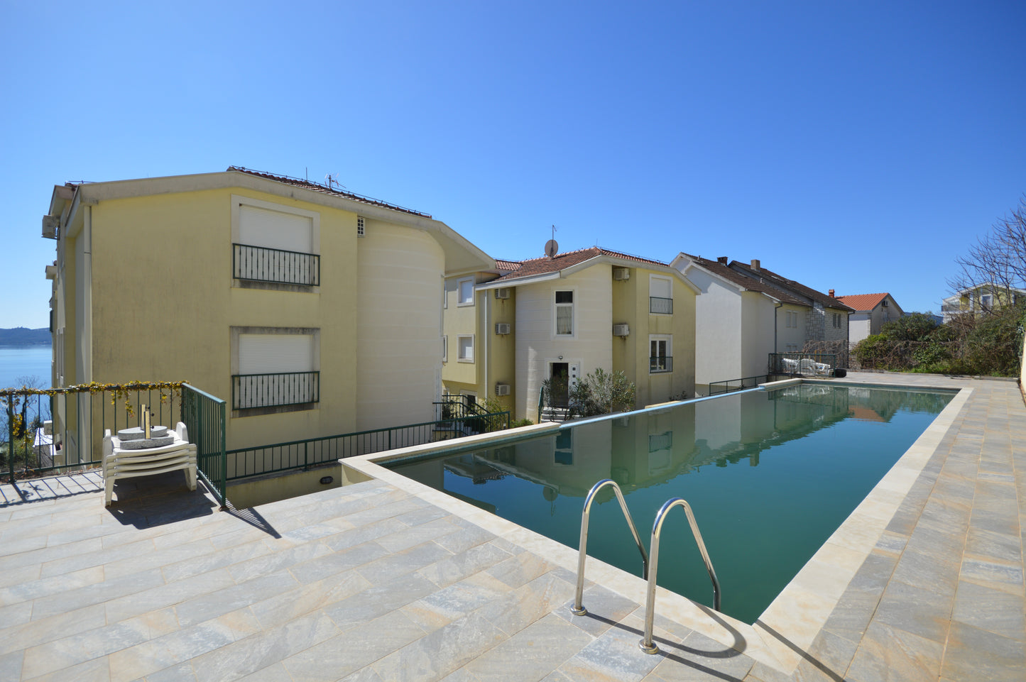 1 Bedroom Apartment In Complex With Pool In Bijela