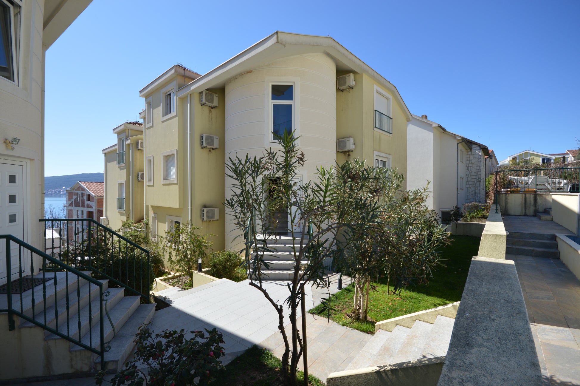 holiday home apartment with pool in bijela