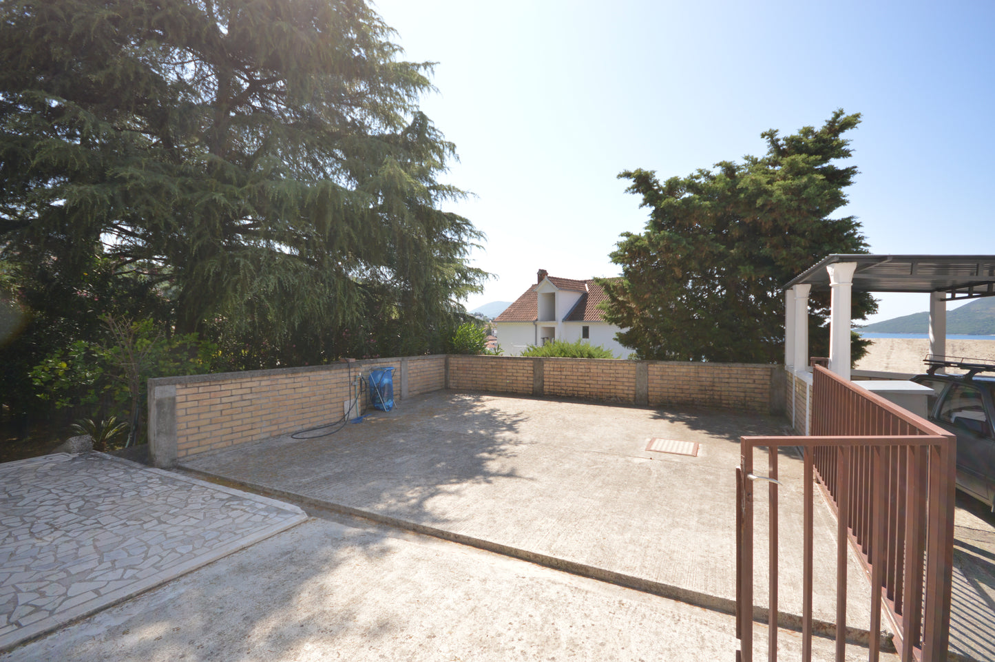 Large House With Studio Apartment & Sea View In Heart Of Igalo