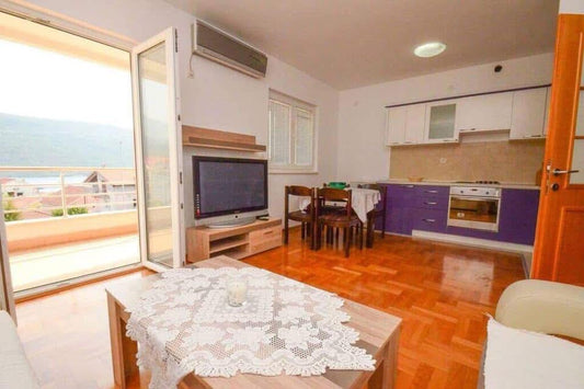 2 Bedroom Apartment In Small Complex With Pool & Parking