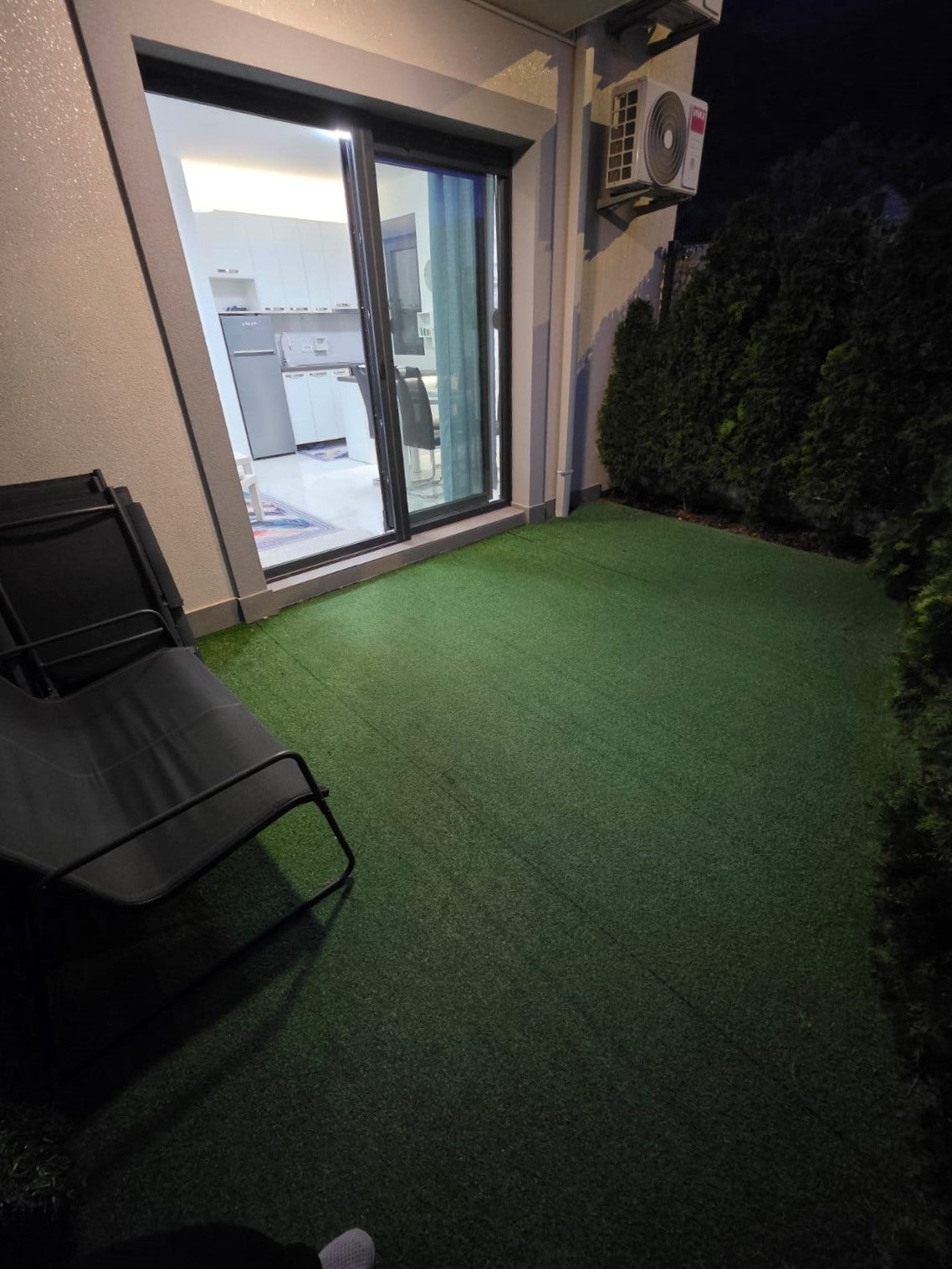 Modern 1 Bedroom Apartment With Large Terrace In Djenovici