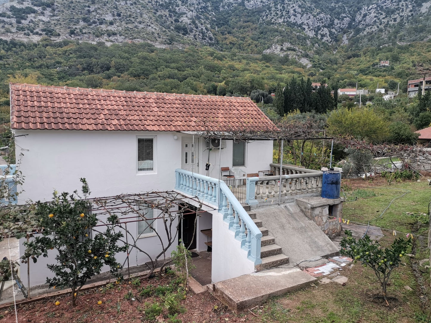 Lovely House in Budva With Garden And Sea View