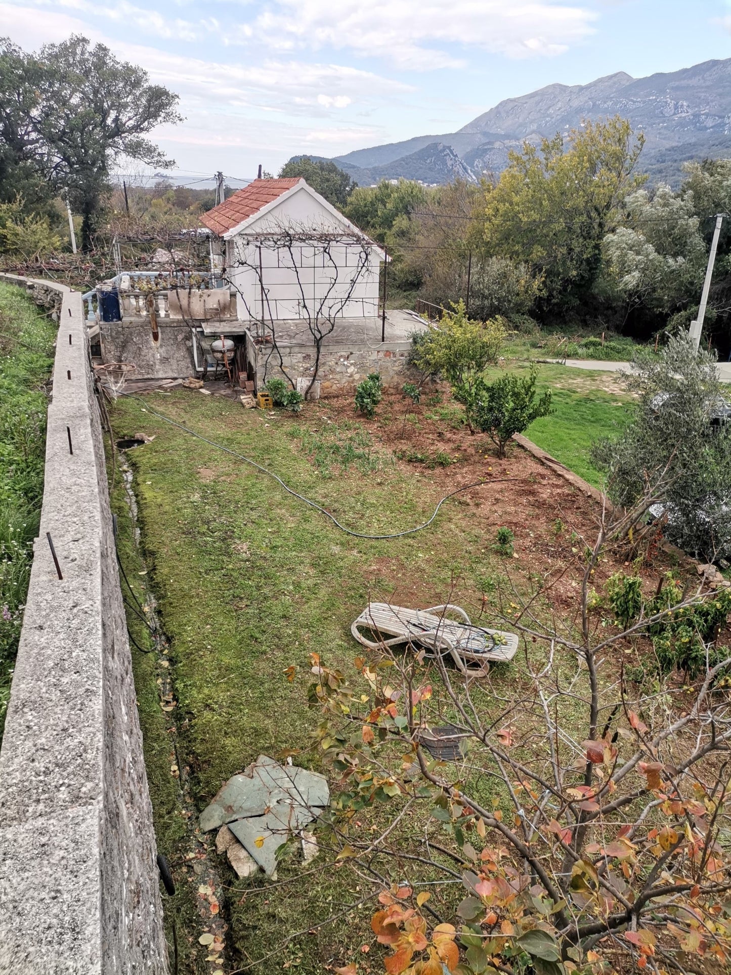 Lovely House in Budva With Garden And Sea View