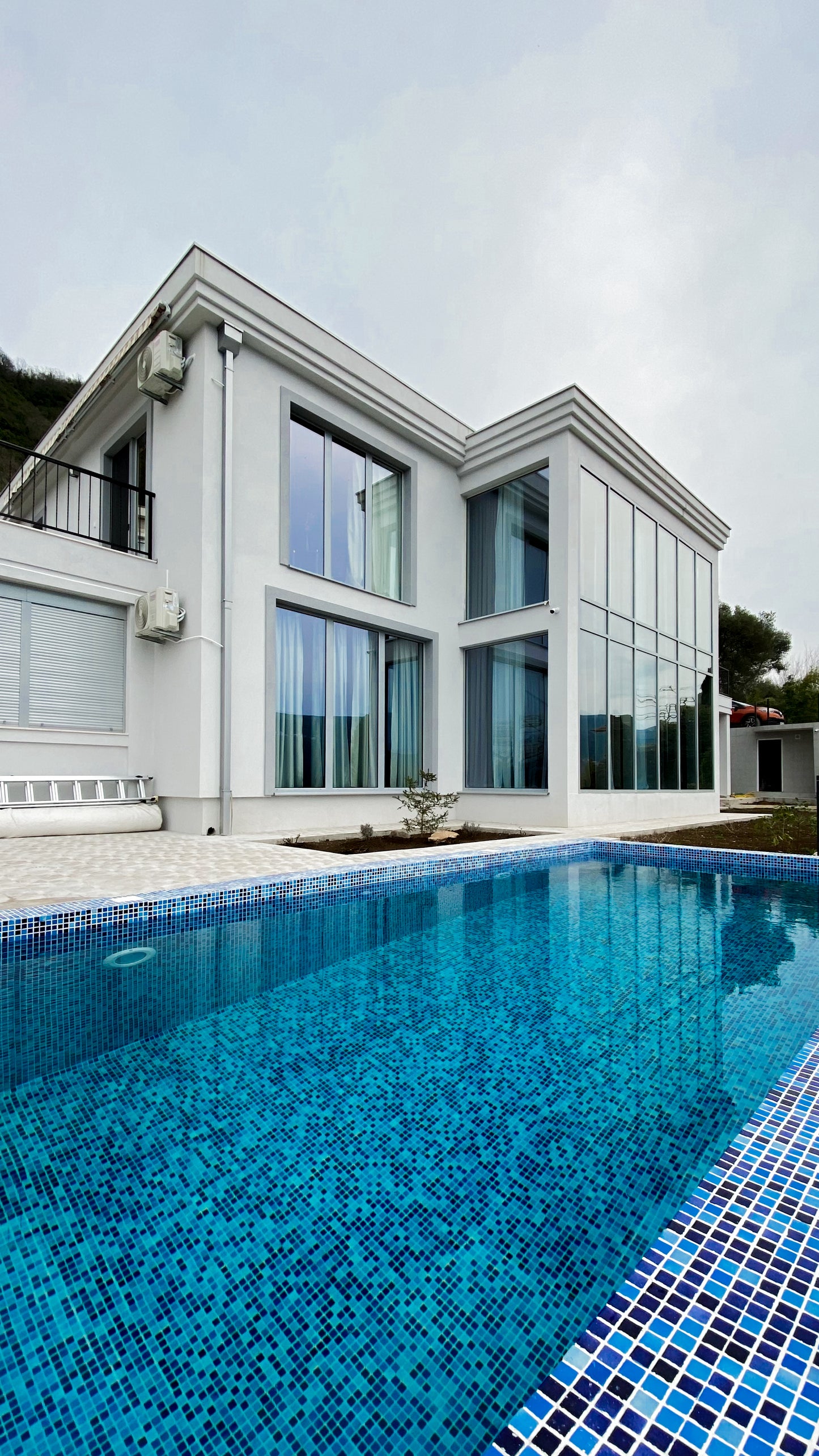 Luxury 4 Bedroom Villa With Pool & Sea View in Kumbor