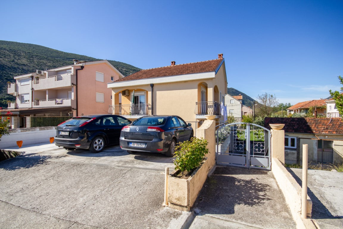 Large House With 3 Separate Apartments With Parking & Garden In Igalo