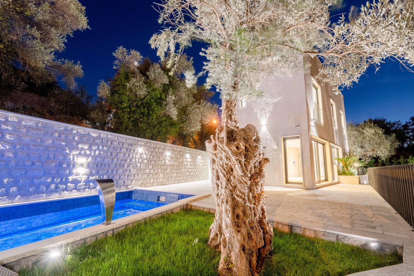 Contemporary 3 Bedroom Villa With Gym And Jacuzzi In Budva