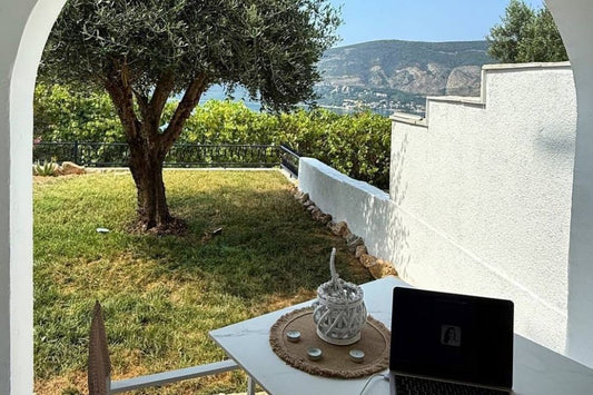 Charming 1 Bedroom Apartment in Srbina With Sea View, Private Garden & Parking
