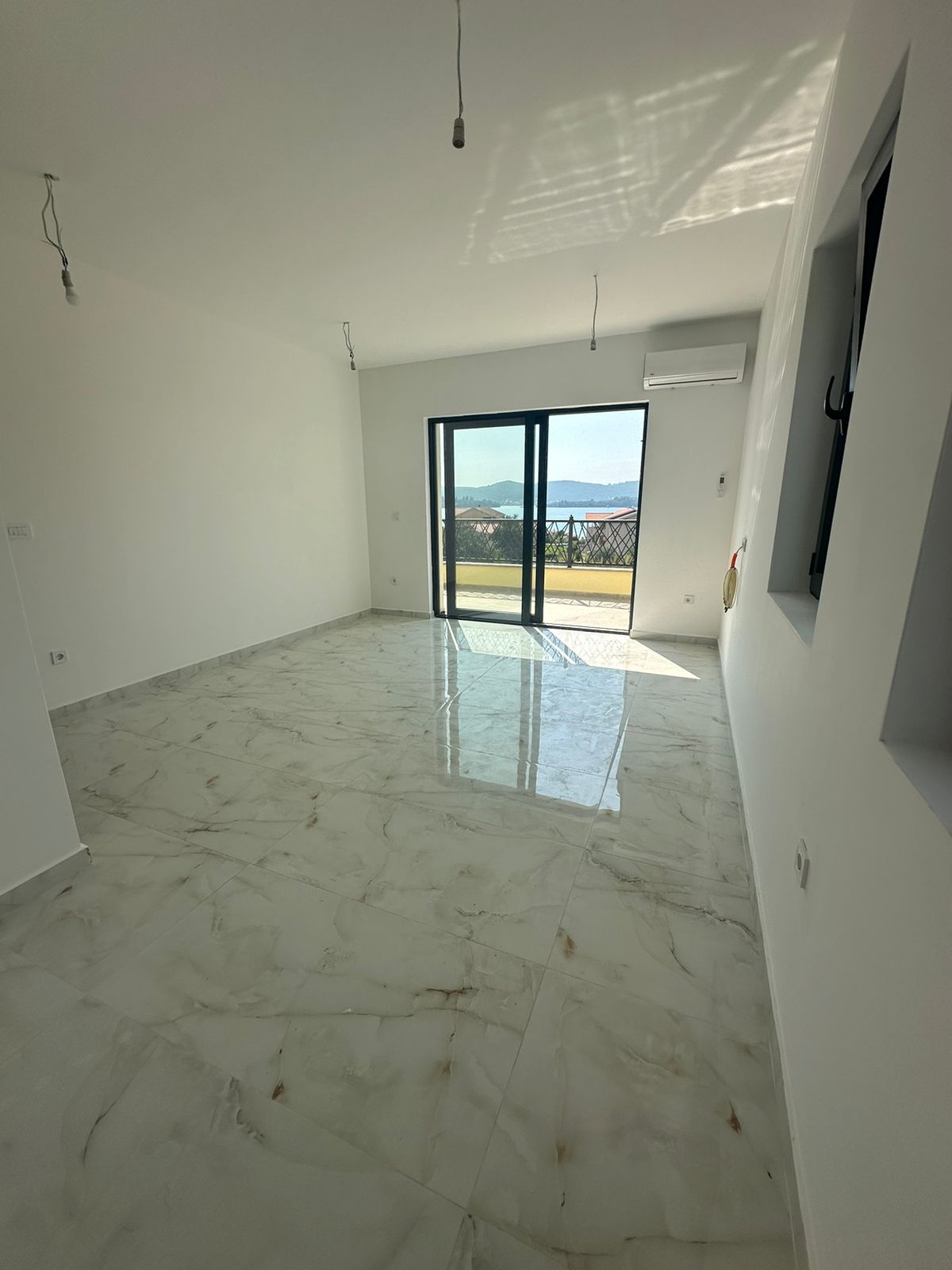 1 Bedroom Apartments in New Building with Parking, Only 150m from the Sea, Bonići, Tivat