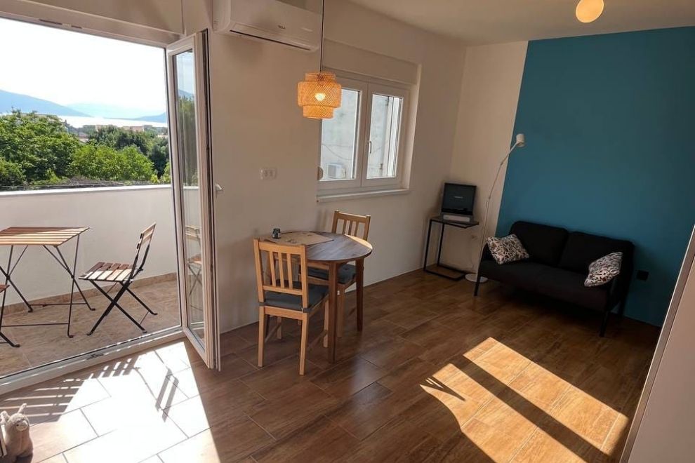Renovated Studio Apartment in Tivat 5 Minutes from the Sea
