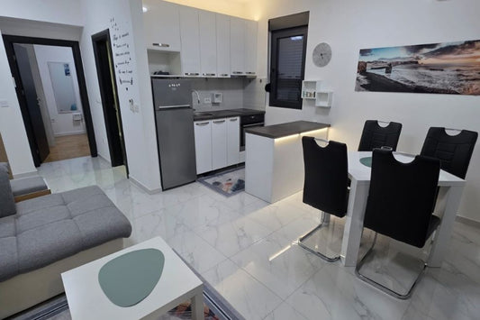 Modern 1 Bedroom Apartment With Large Terrace In Djenovici