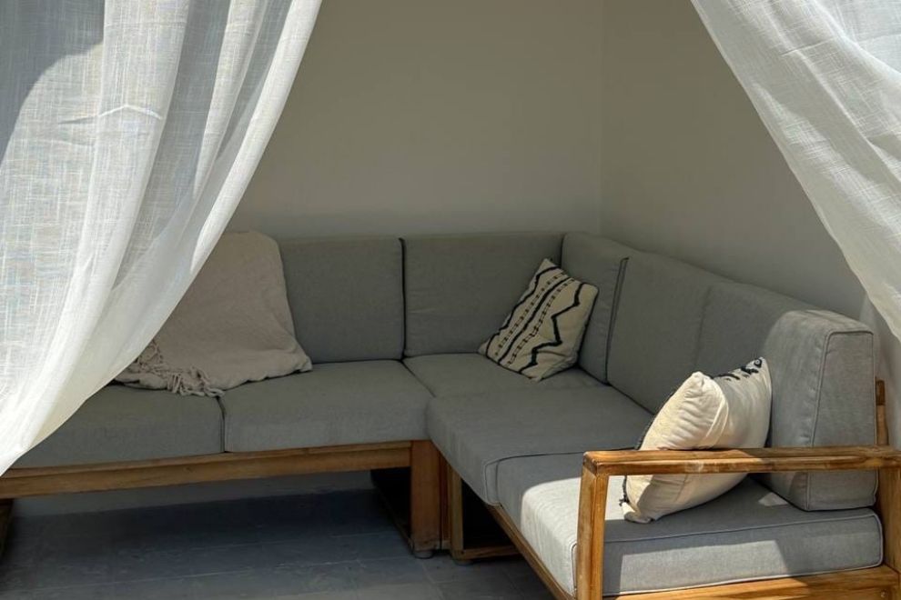 Charming 1 Bedroom Apartment in Srbina With Sea View, Private Garden & Parking