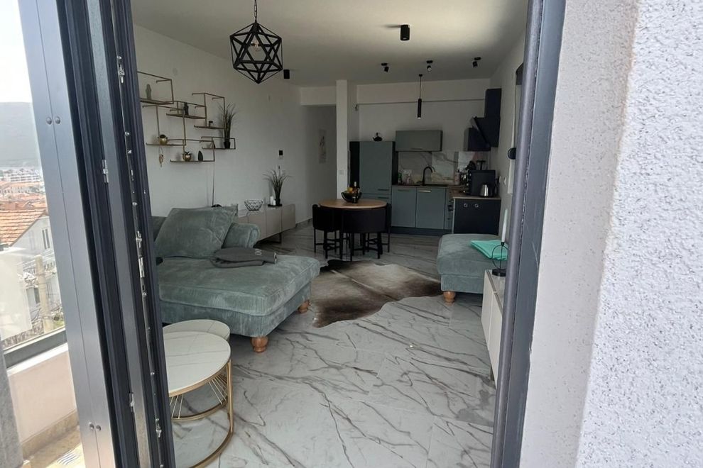 Flexible Dual-Unit Apartment in Djenovići With Sea View, Parking & Elevator