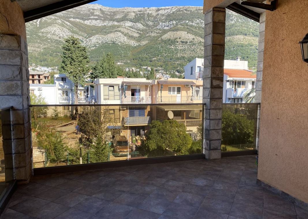 Three Story Villa In Sutomore, Bar With Garden And Beautiful View Of The Mountains