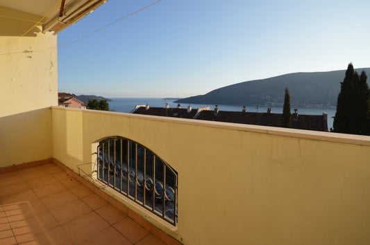 Spacious 2 Bedroom Apartment With Sea View In Herceg Novi