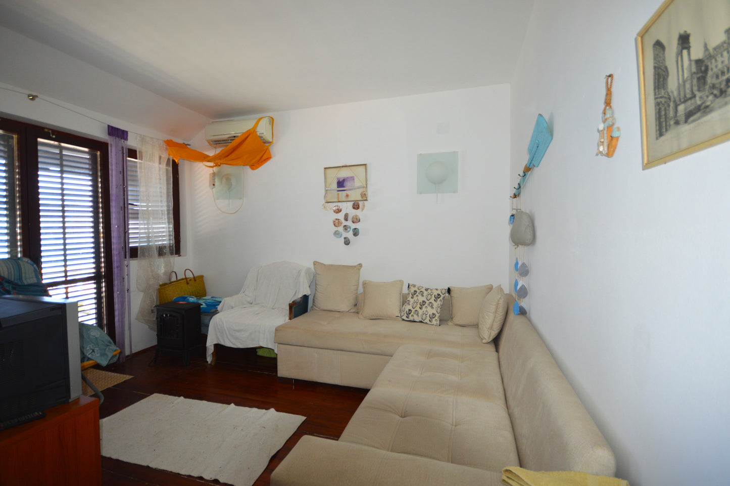 Charming Studio Apartment Overlooking The Bay And Town In Njivice