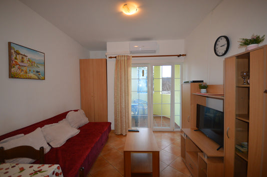 1 Bedroom Apartment In Igalo 50m From The Sea