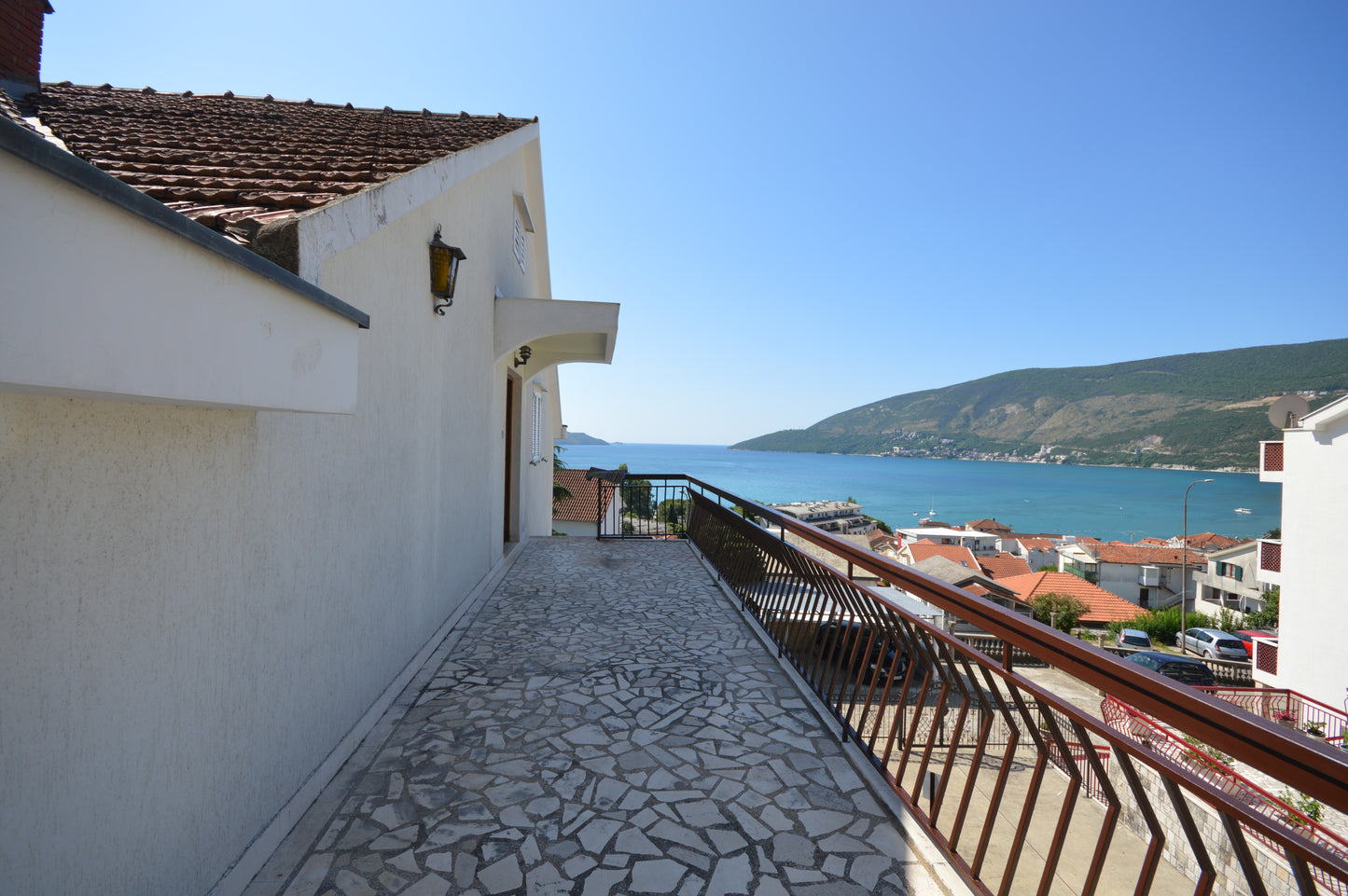 Large House With Studio Apartment & Sea View In Heart Of Igalo