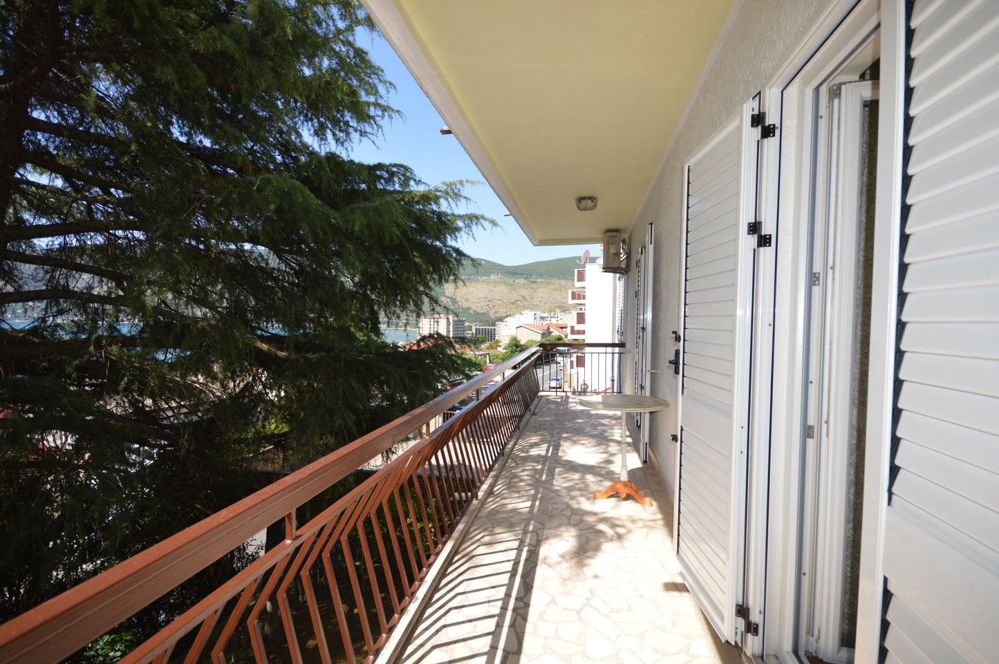 Large House With Studio Apartment & Sea View In Heart Of Igalo
