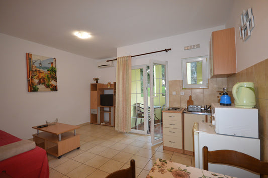 Charming 1 Bedroom Apartment In Igalo 50m From The Sea