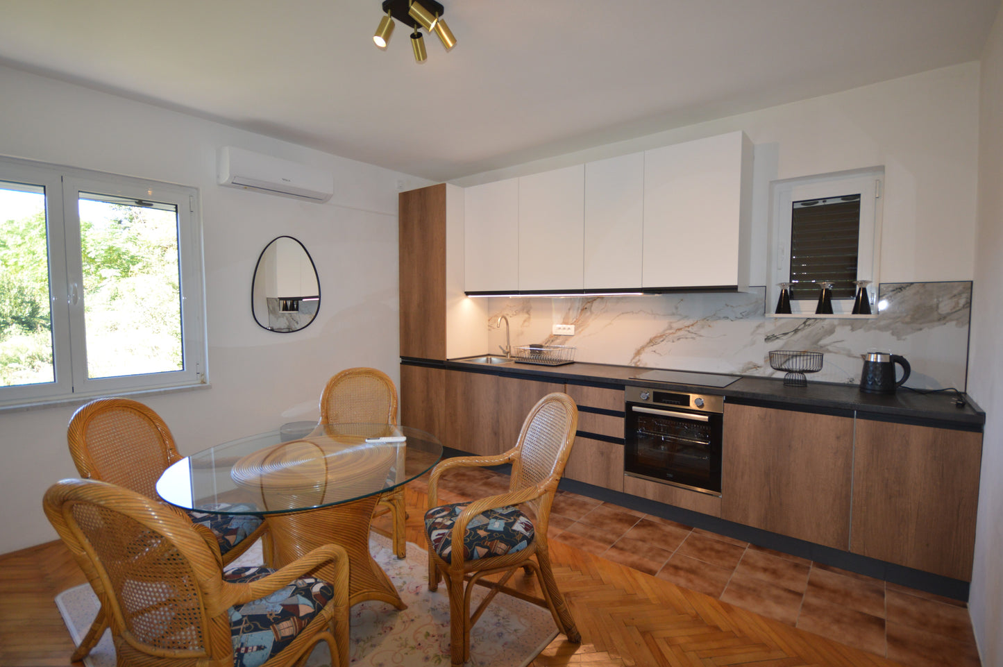 2 Bedroom Apartment 250m From The Sea In Kumbor