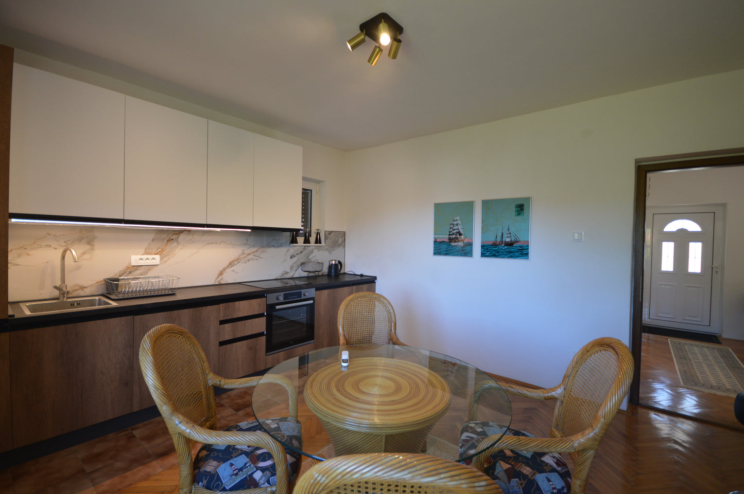 Large House In Kumbor Consisting Of 3 Separate Apartments