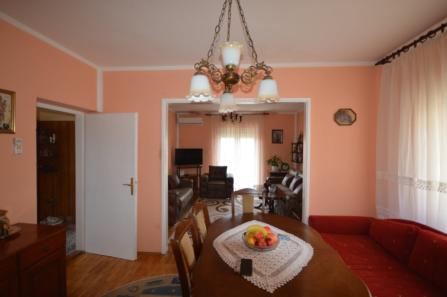 5 Bedroom House in Crveni Krst With Parking