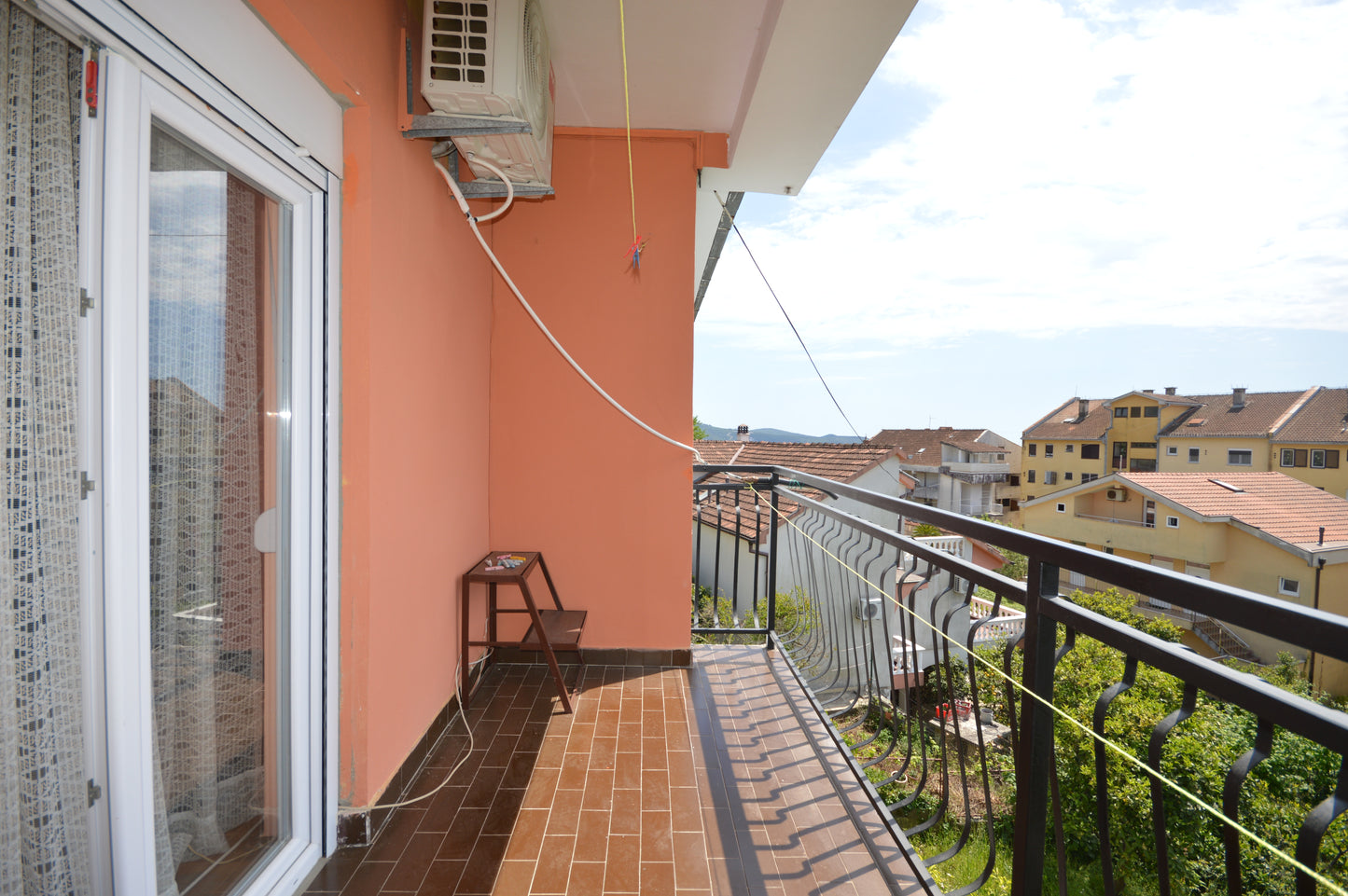 5 Bedroom House in Crveni Krst With Parking