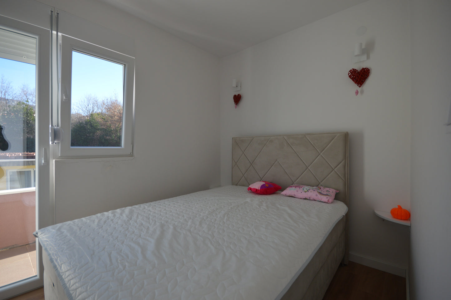 Modern, New 4 Bedroom House In Podi With Large Plot And Parking